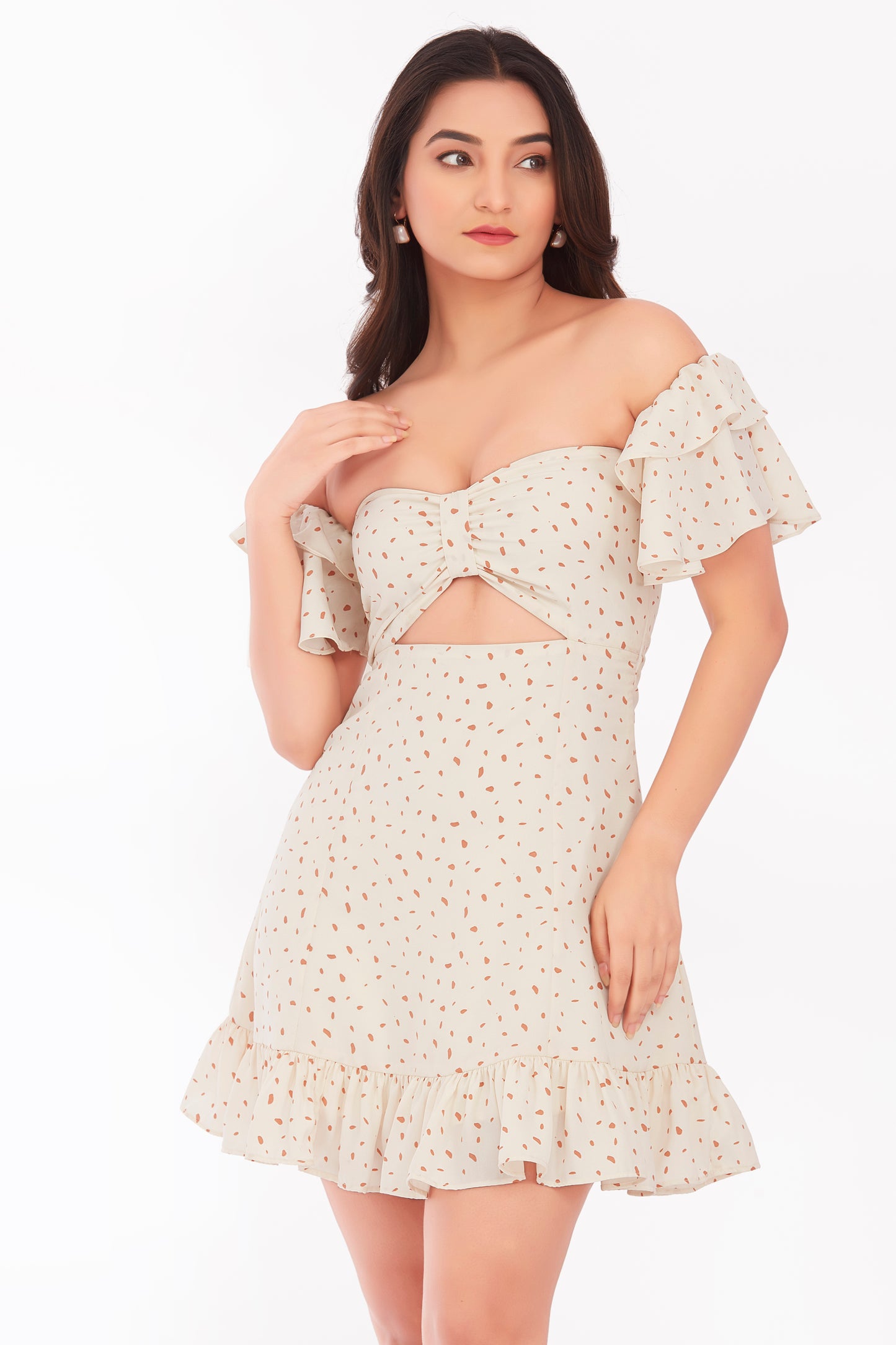 Creamy sweetheart dress